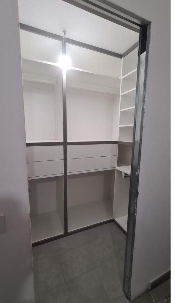 Cabina armadio grigia