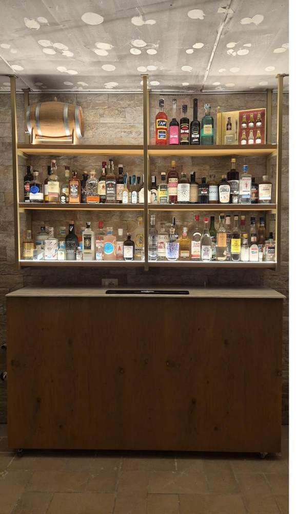 Mobile bar in legno